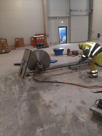 Maszyna do wykonywania odwiertów w betonie